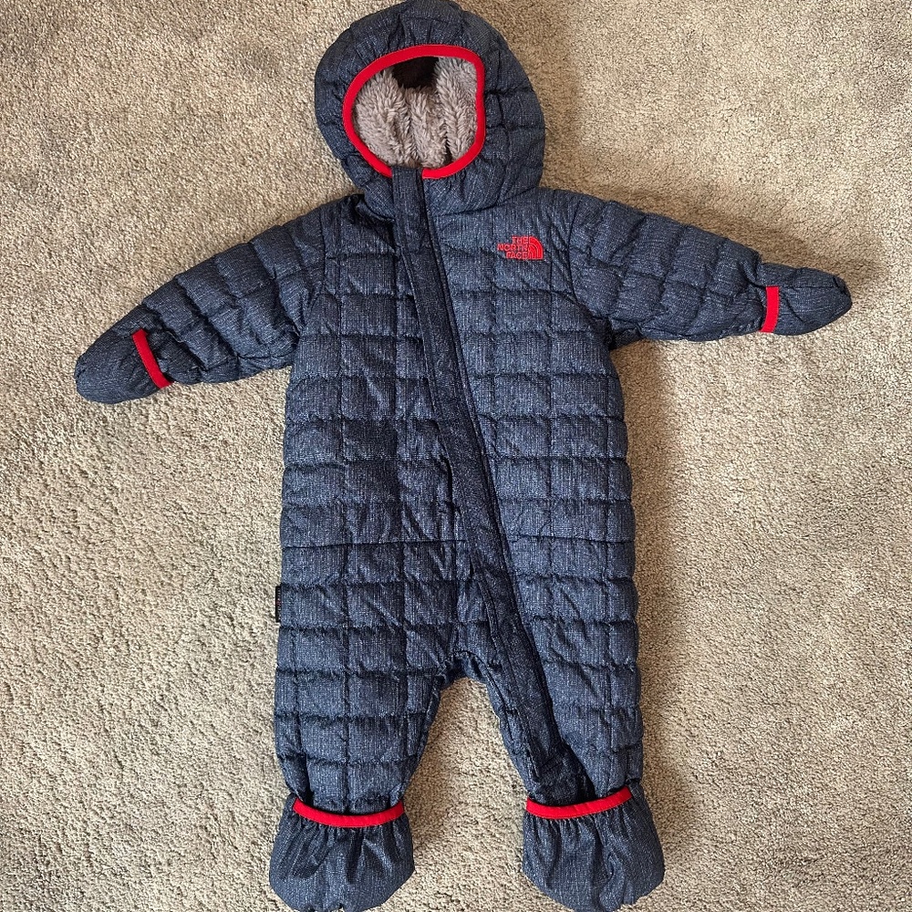 The North Face Snow Suit Bunting Infant size 6-12 months Thermoball